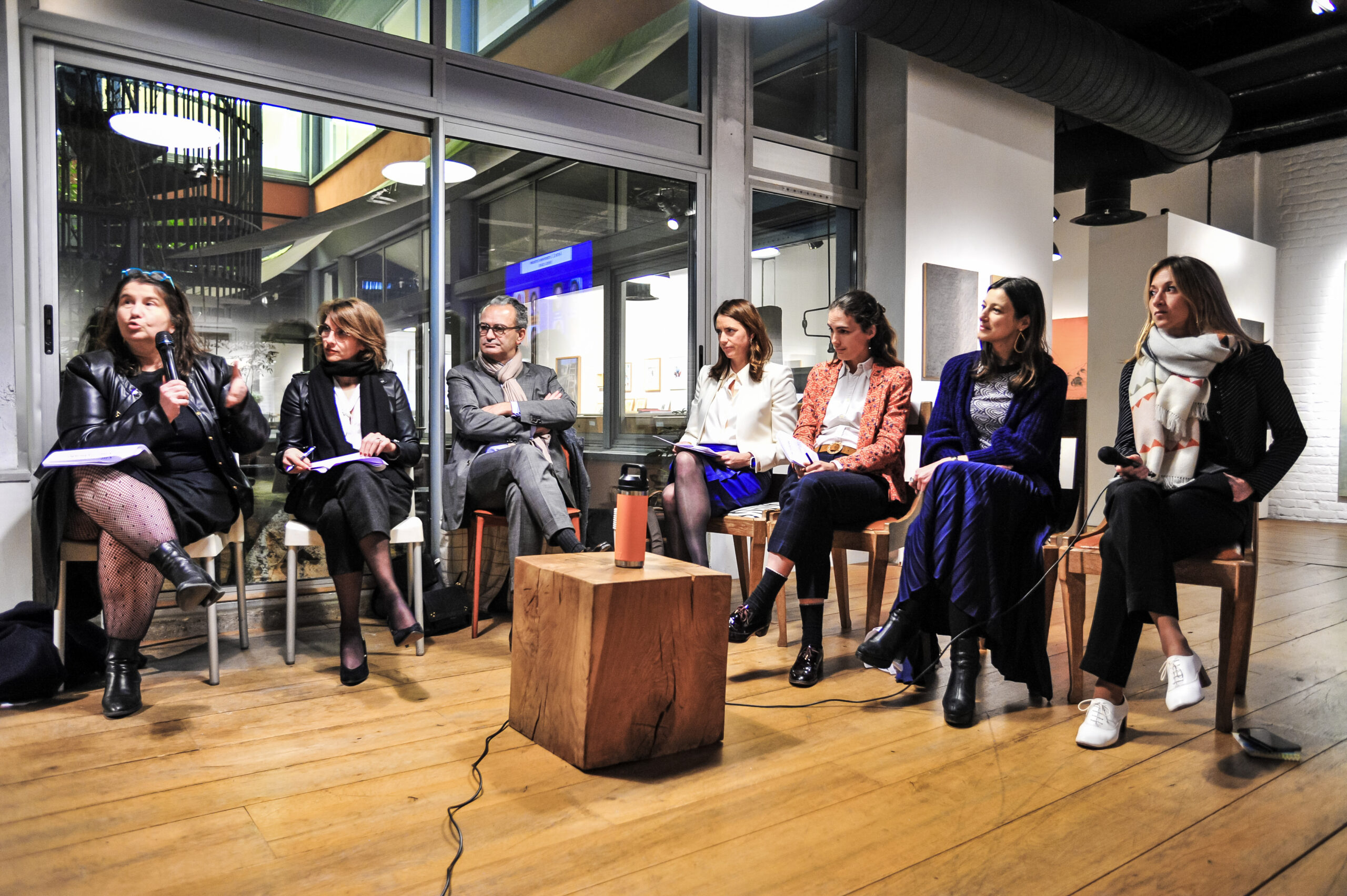 Soiree table ronde du club Ville Hybride a Paris, organisé à la galerie Univer